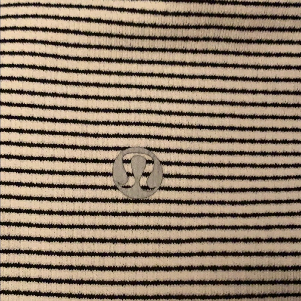 Lululemon tee - Picture 3 of 3